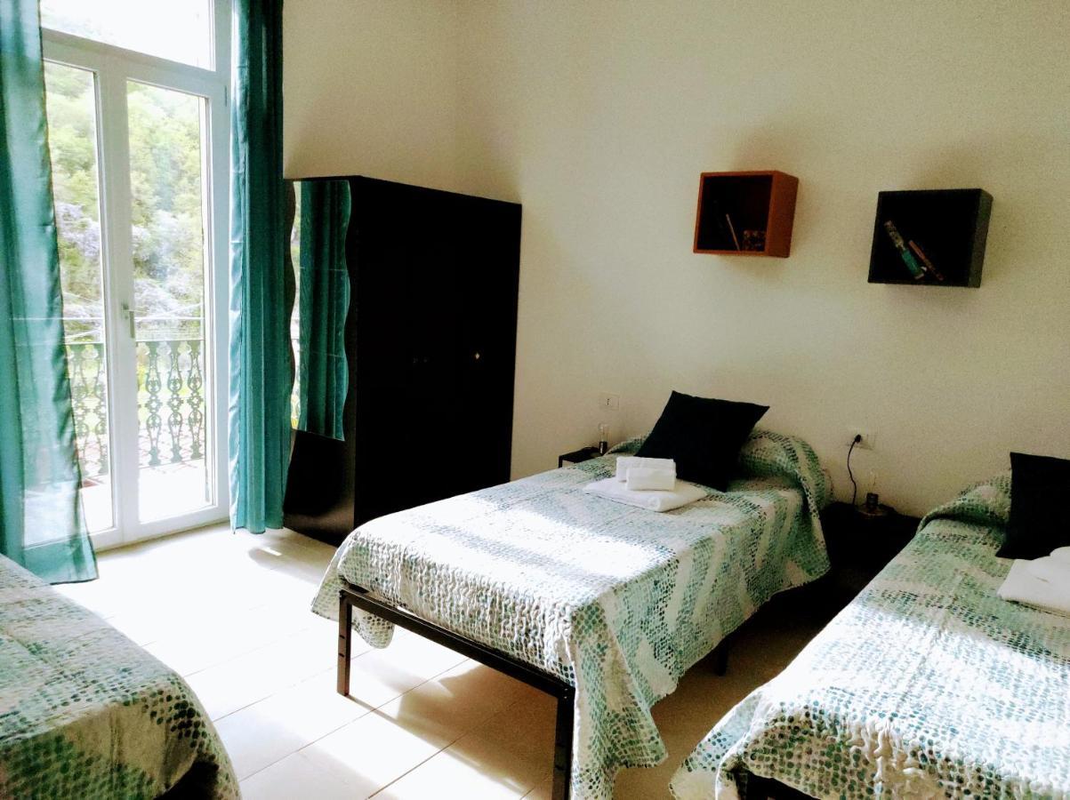 Bed On The Rocks Apartment Finale Ligure Exterior photo